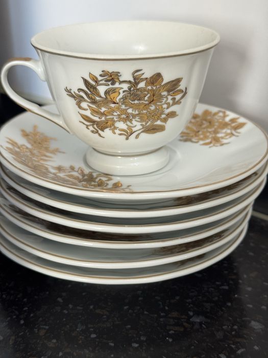 Продам красивый чайный сервиз.