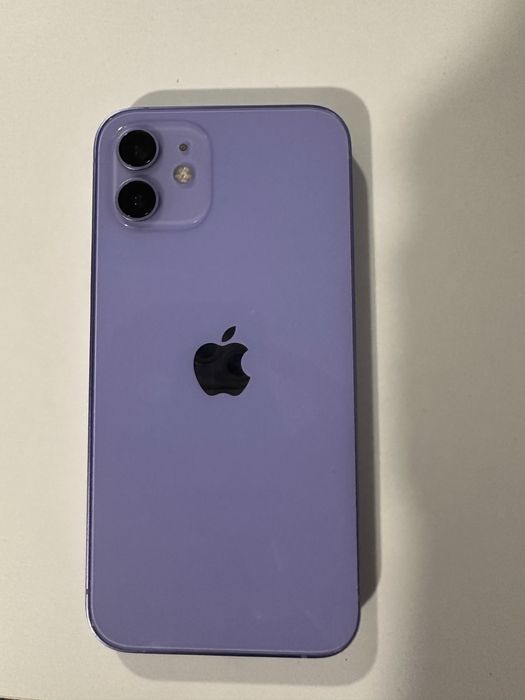 Продавам Iphone 12