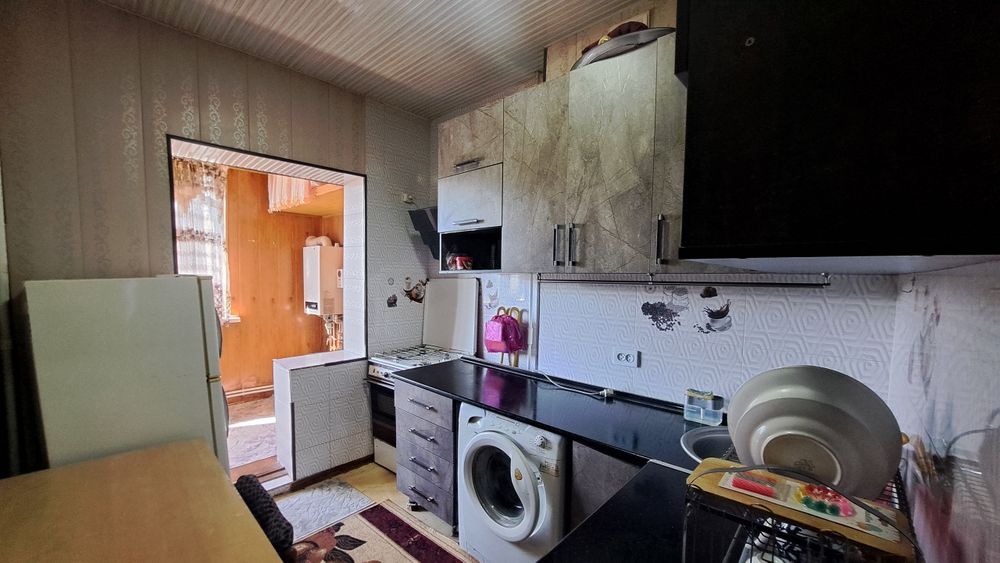 Чирчик шахар 
10-микрораён 25-мактаб ёнида 
#2-хона 3-этаж 
Квартир