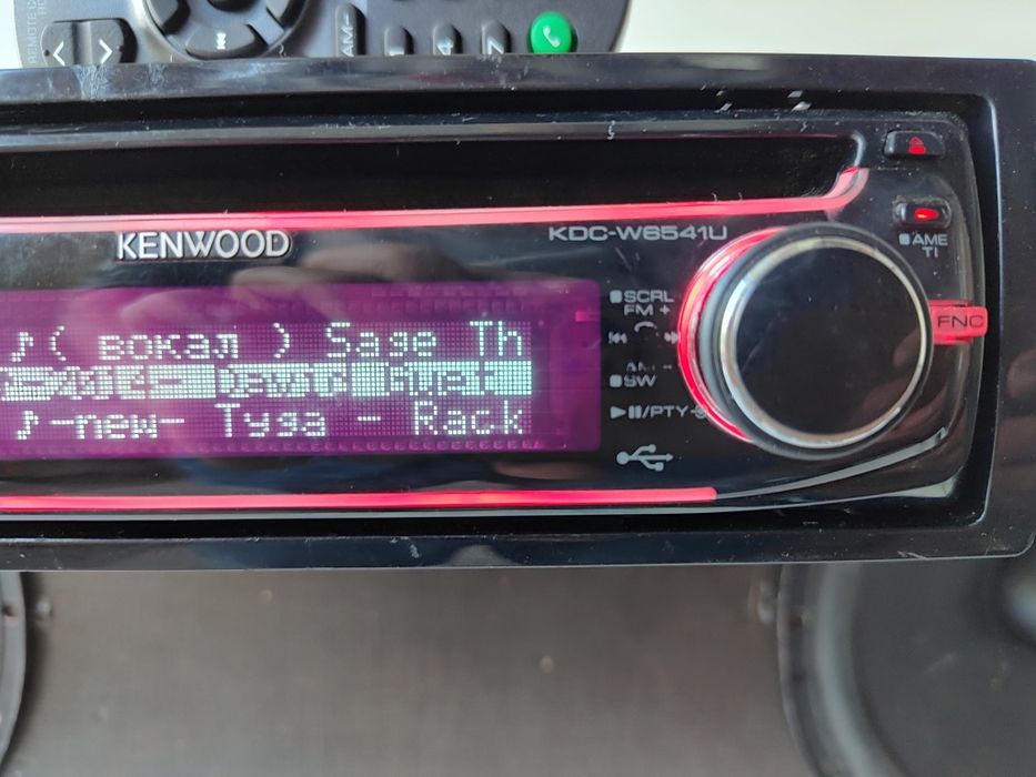 Висок клас KENWOOD KDC-W6541U