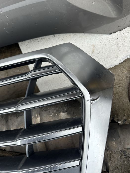 Audi Q5 21-23г предна решетка ОеМ