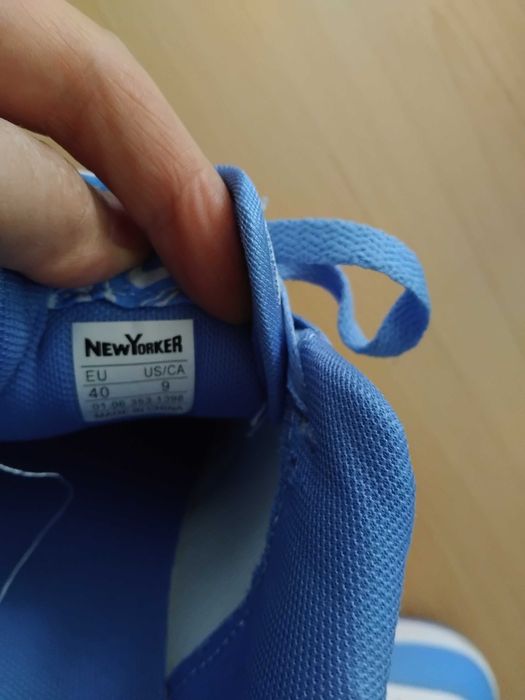 Маратонки от New Yorker