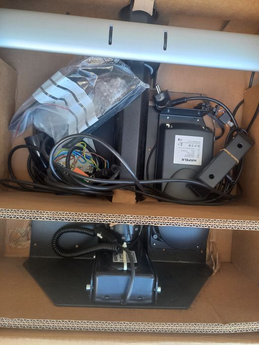 Електрическа стойка за телевизор Schneider Hafeli