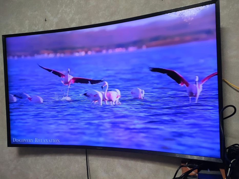 Телевизор Samsung (4K UHD)