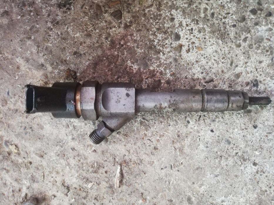 Vând injectoare motor de Renault 1.9 dci