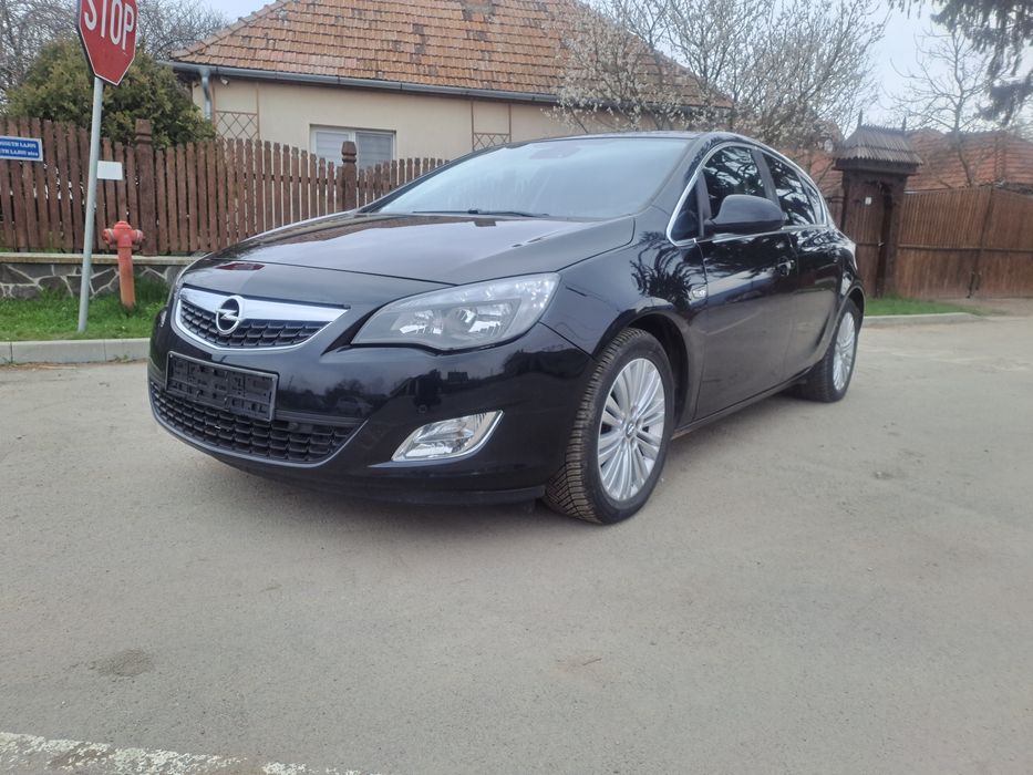 OPEL Astra 2012