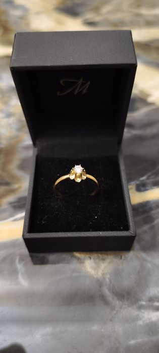 Золотое кольцо с природным бриллиантом