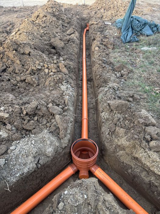 Canalizare curti sapatura si montaj tevi. Bransament apa-canal