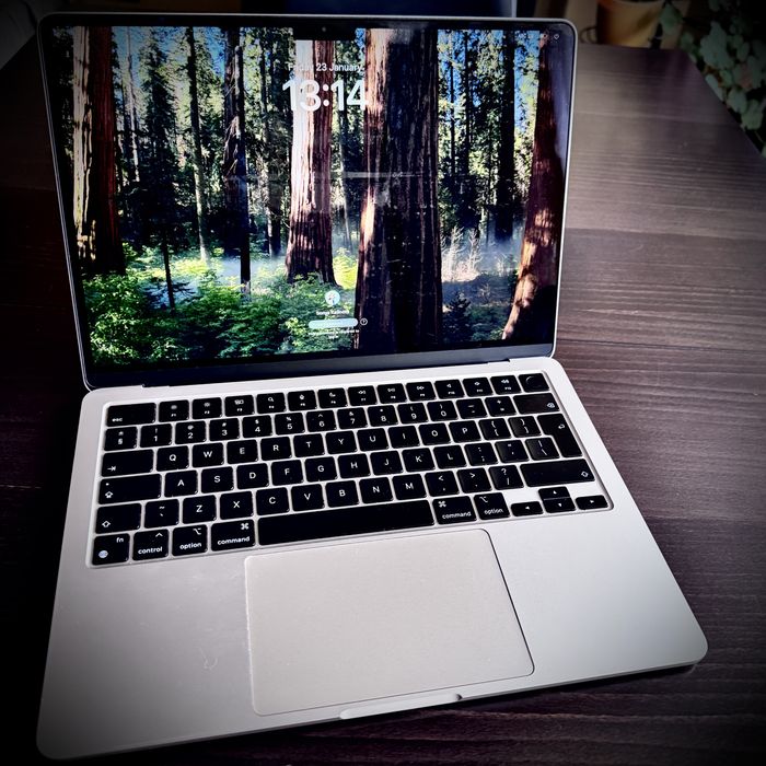 MacBook Air 13.6″ с Apple M2 (2022) в отлично състояние като нов