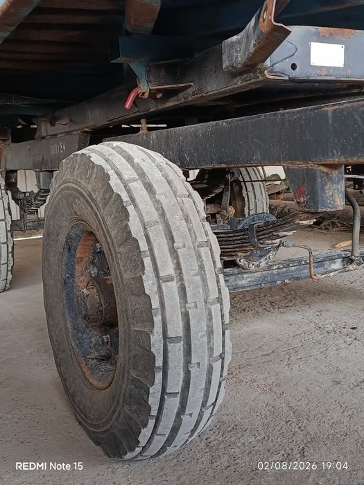 Traktor prisep tirkama