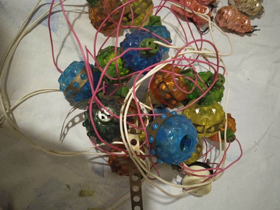 Игрушки елочные.