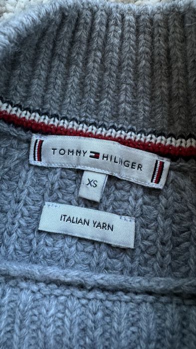 Дамски вълнен пуловер Tommy Hilfiger размер S-M
