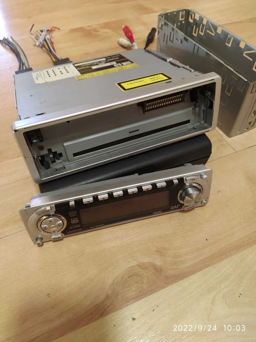 CD за кола JVC с падащ панел