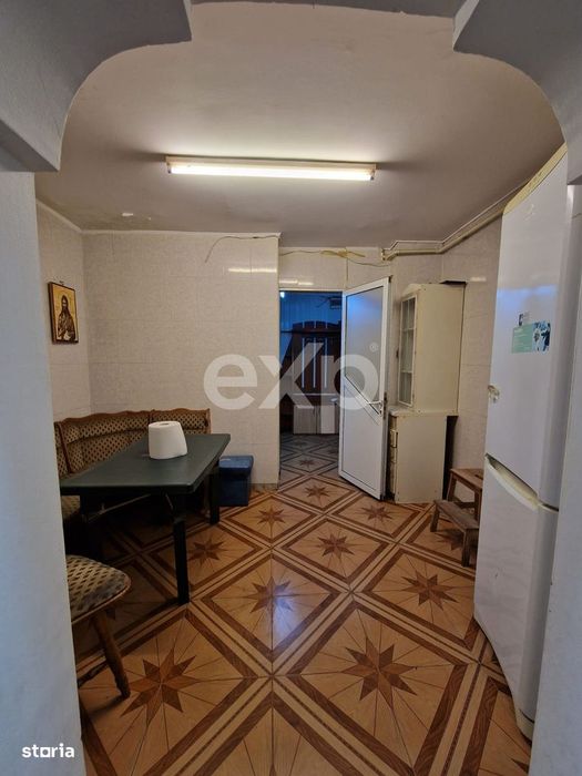 Apartament de vanzare – 4 camere ,Parter , Micro 12