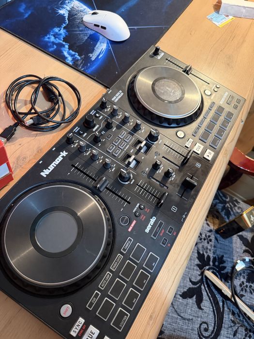 Numark mixtrack platinum fx