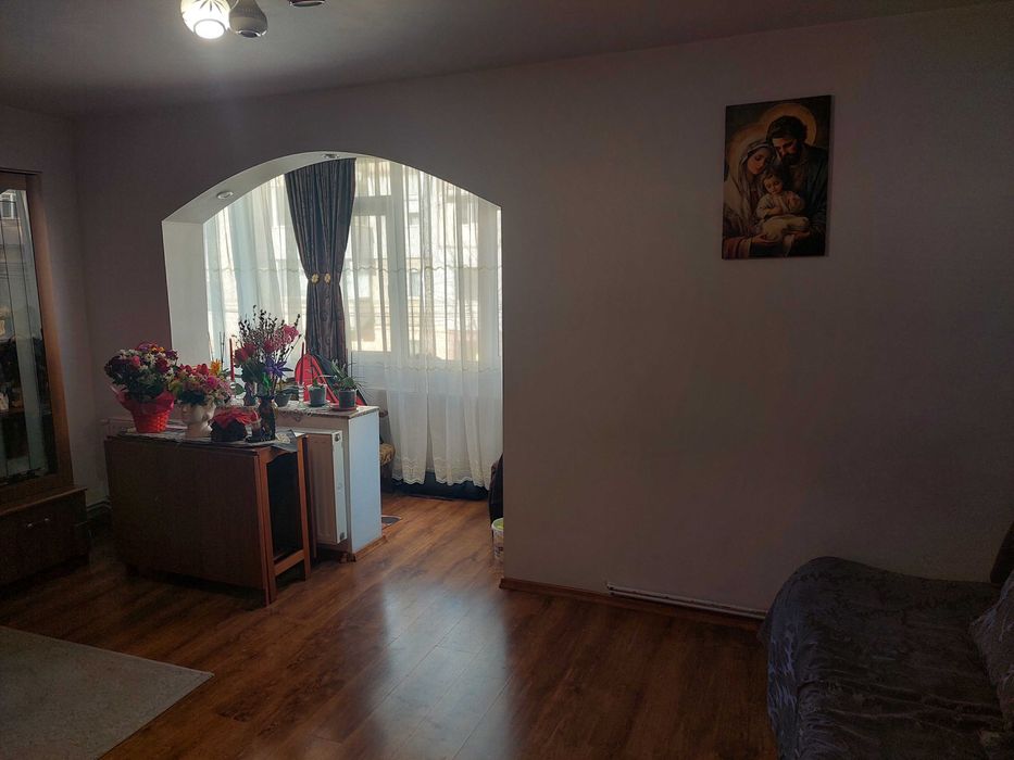 Vand apartament 3 camere