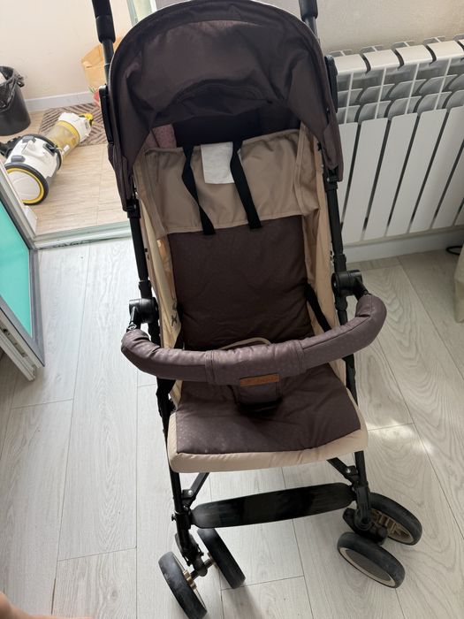 Коляска б/у, в хорошем состоянии