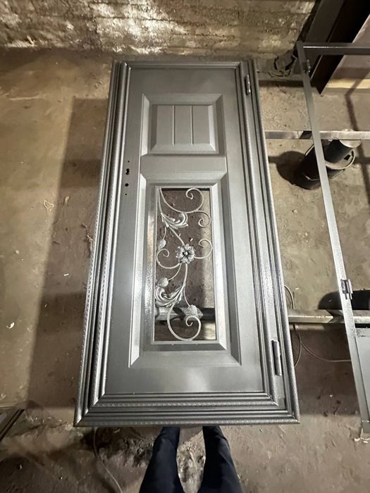 Темир ешик,Железная дверь