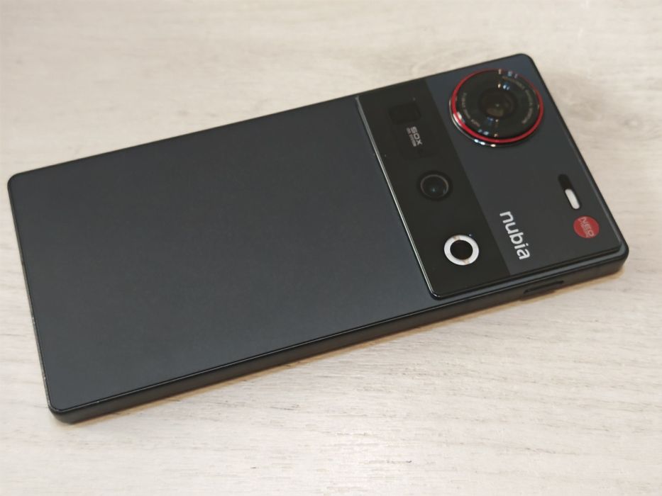 Отличен NUBIA Z70 ULTRA 5G 16 GB RAM 512GB ROM

Цвят-Bl