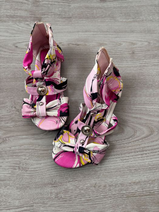 3 чифта нови сандали за момиче