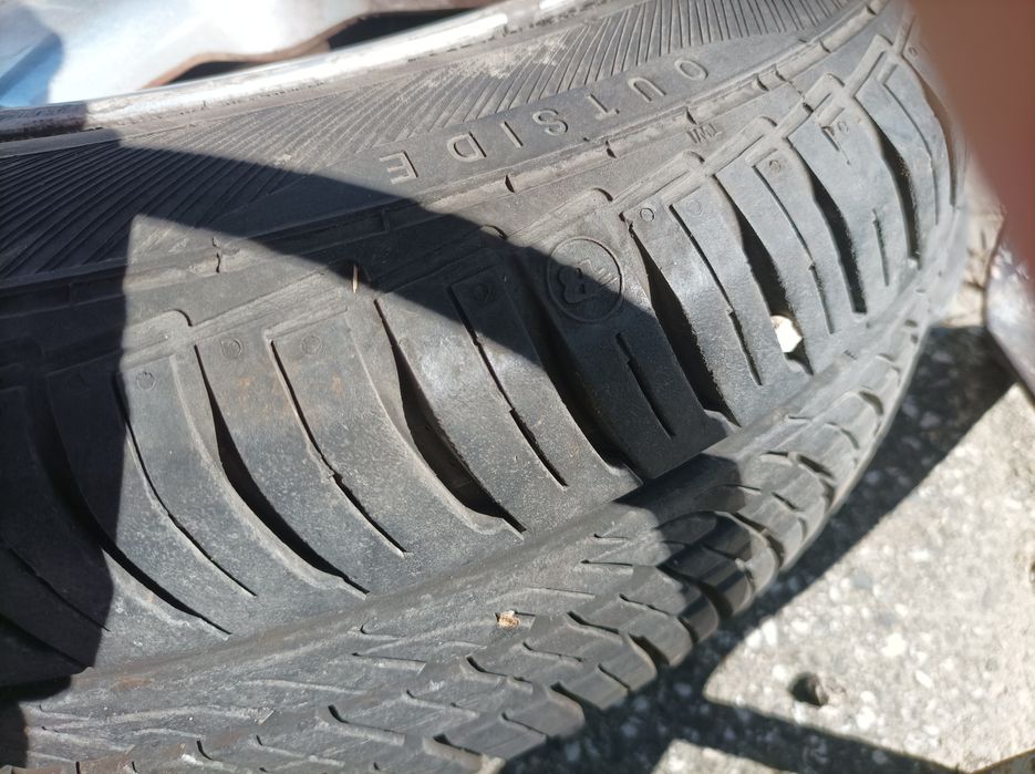 Продавам 4 броя гуми с джанти