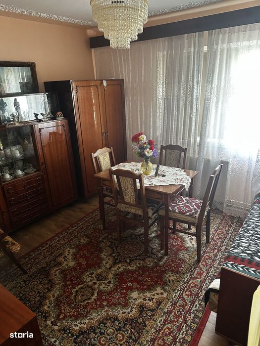 De vanzare apartament cu 2 camere decomandat,etajul 1,Dealul Florilor