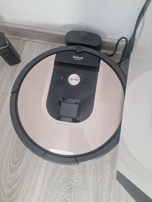 IRobot  Roomba aproape nou