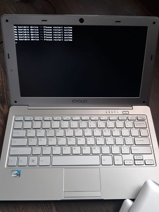 Vand/schimb stoc 10 laptop-uri noi, fără hard, ultrasubtiri, 985 grame