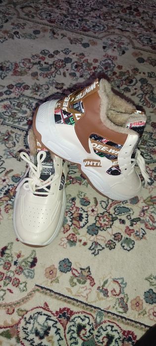 Продам кроссовки