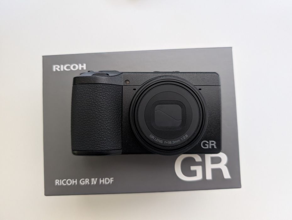 Ricoh GR IV HDF + Гаранция и екстри (като нов)