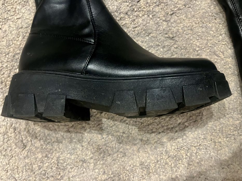 Уникални черни чизми