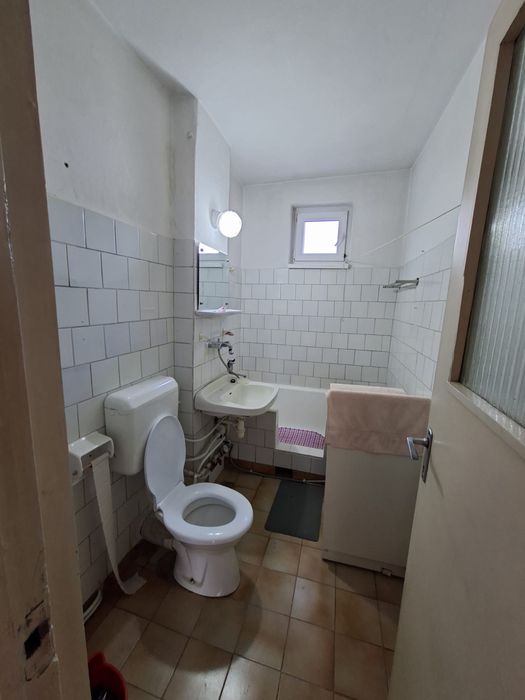 Vand apartament cu 3 camere in Dambu Pietros