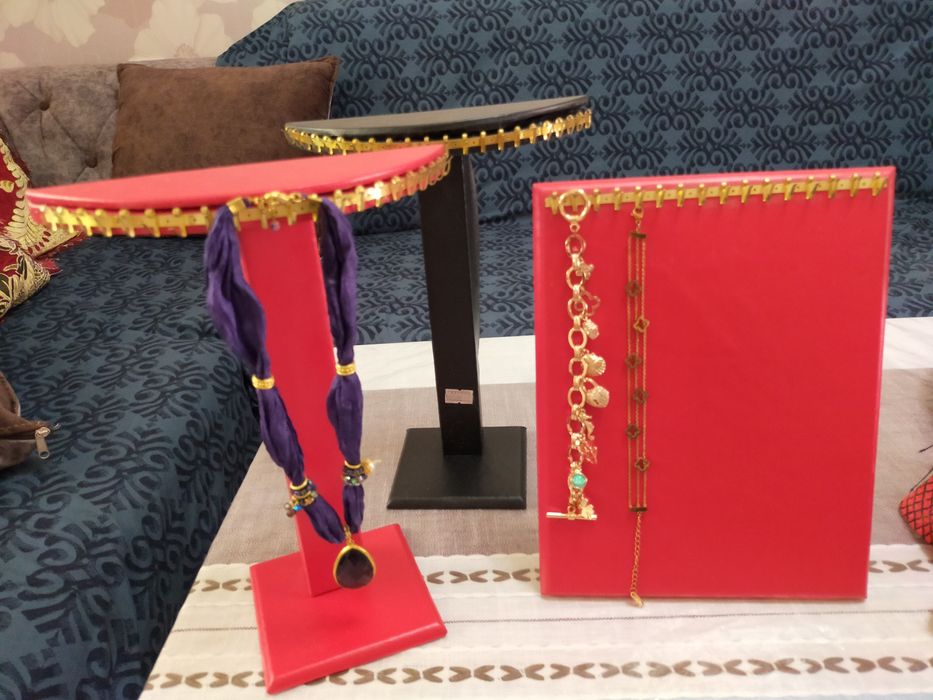 Стойки для бижутерии. Для витрина магазинах бижутерии.