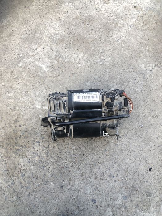 Компрессор пневмы на w 220 мерседес.