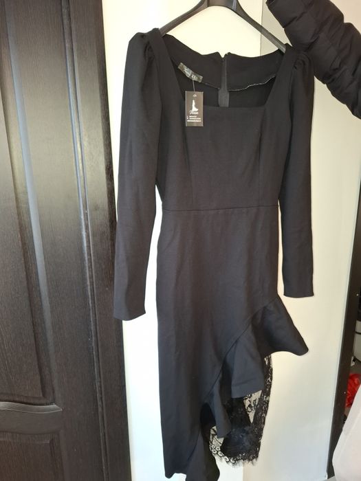 Vând rochie neagră de seară