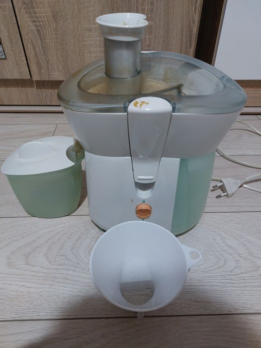 Storcător Philips pentru fructe și legume