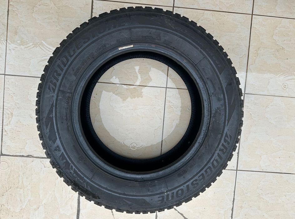 Гуми зимни гума 205/65/15” BRIDGESTONE BLIZZAK LM 001