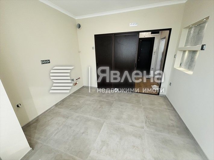 Продава се Тристаен апартамент в Варна, Базар Левски - 70 кв.м за 2255 €/кв.м - Снимка #4