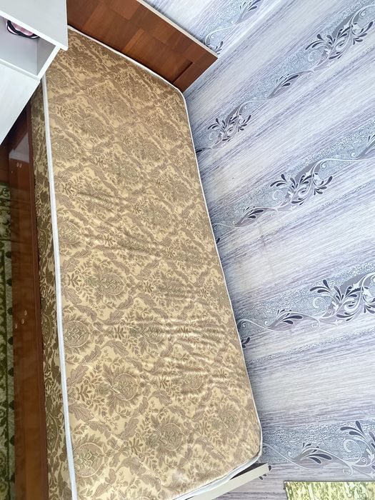 Продам кровать с матрасом