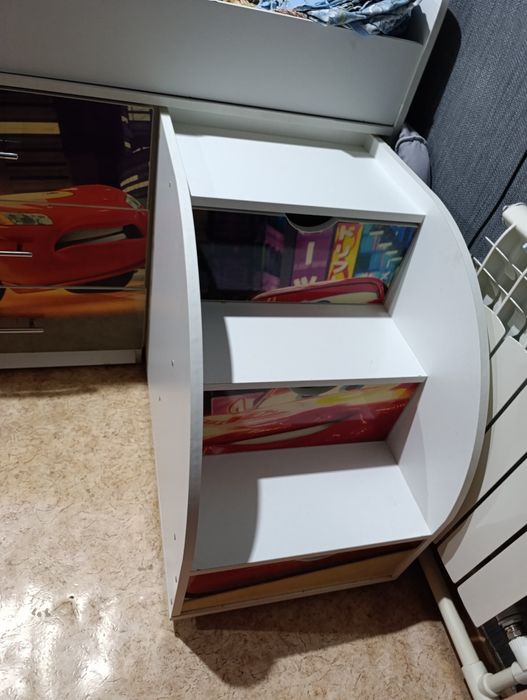 Детская кровать со столом и шкафчиками