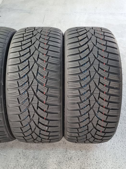 215/40/16 Toyo 4Броя: 330лв 7.5мм като Нови