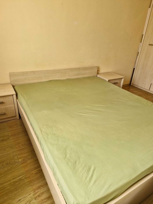 Продавам комплект спалня