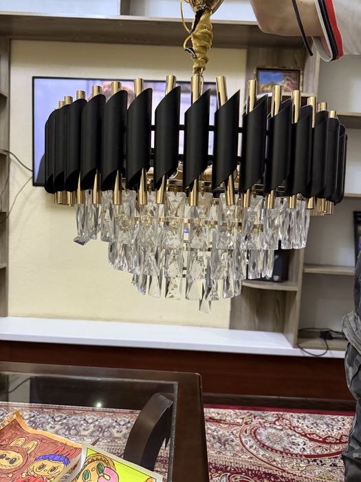 Срочно продам люстру