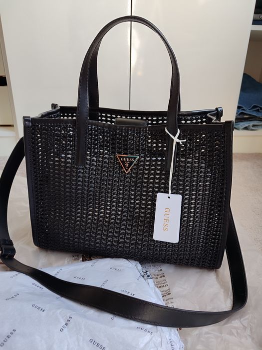 Нова  чанта Guess Brigitta и несесер