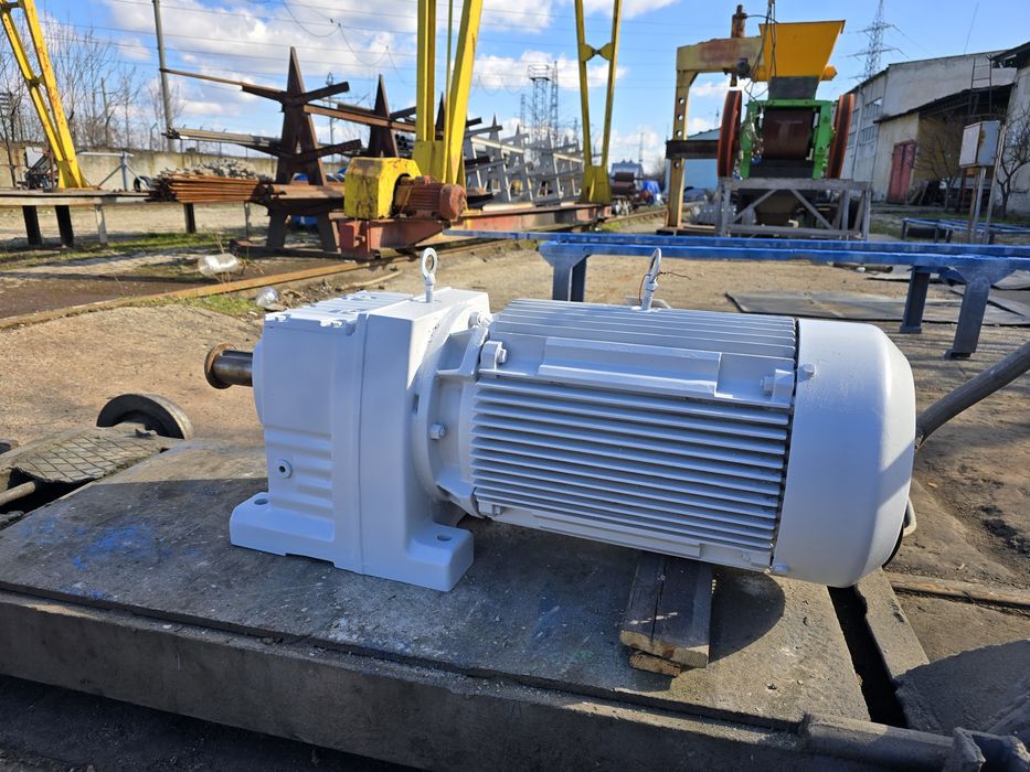 Мотор-Редуктор SEW-Eurodrive R97 DV180M4 18.5 kW