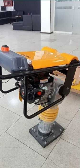 Трамбовка кенгуру бензин Honda motor в Навои