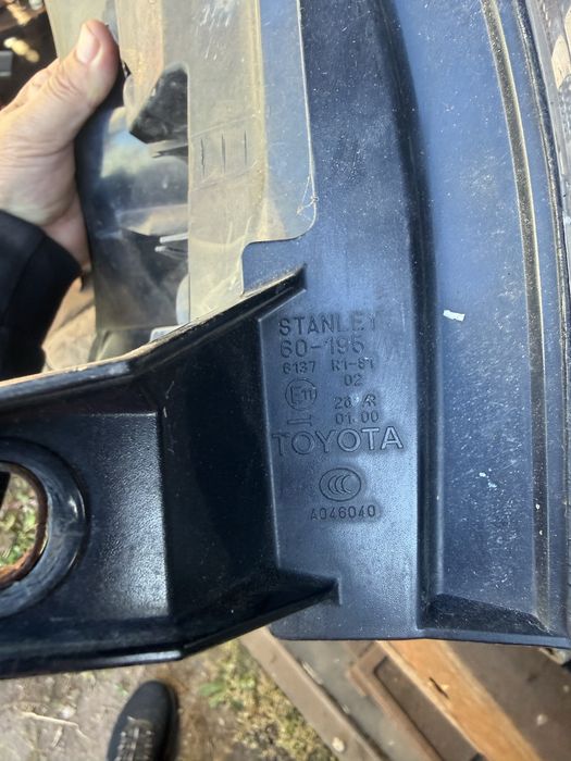 Продам правый фанарь на прадо 150