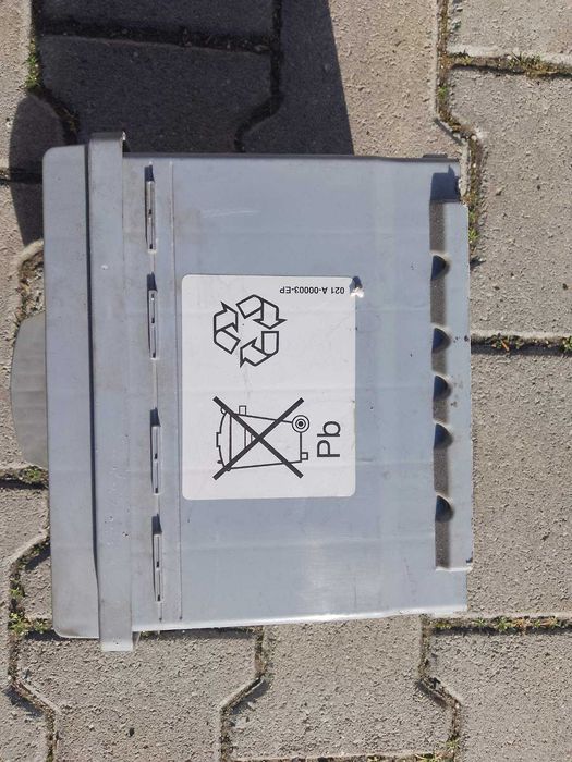 Автомобилен акумулатор