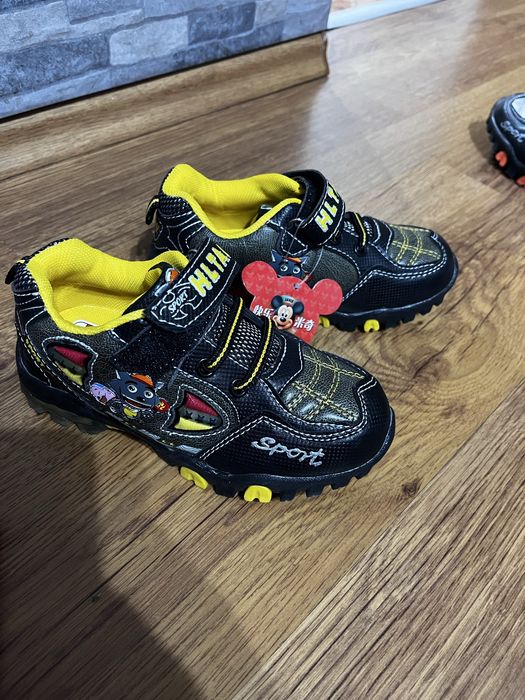 Маратонки от затворен склад