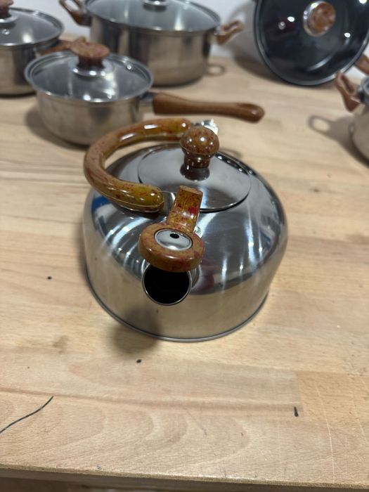 Комплект тенджери + подарък кухненски прибори розов, черен или зелен ц